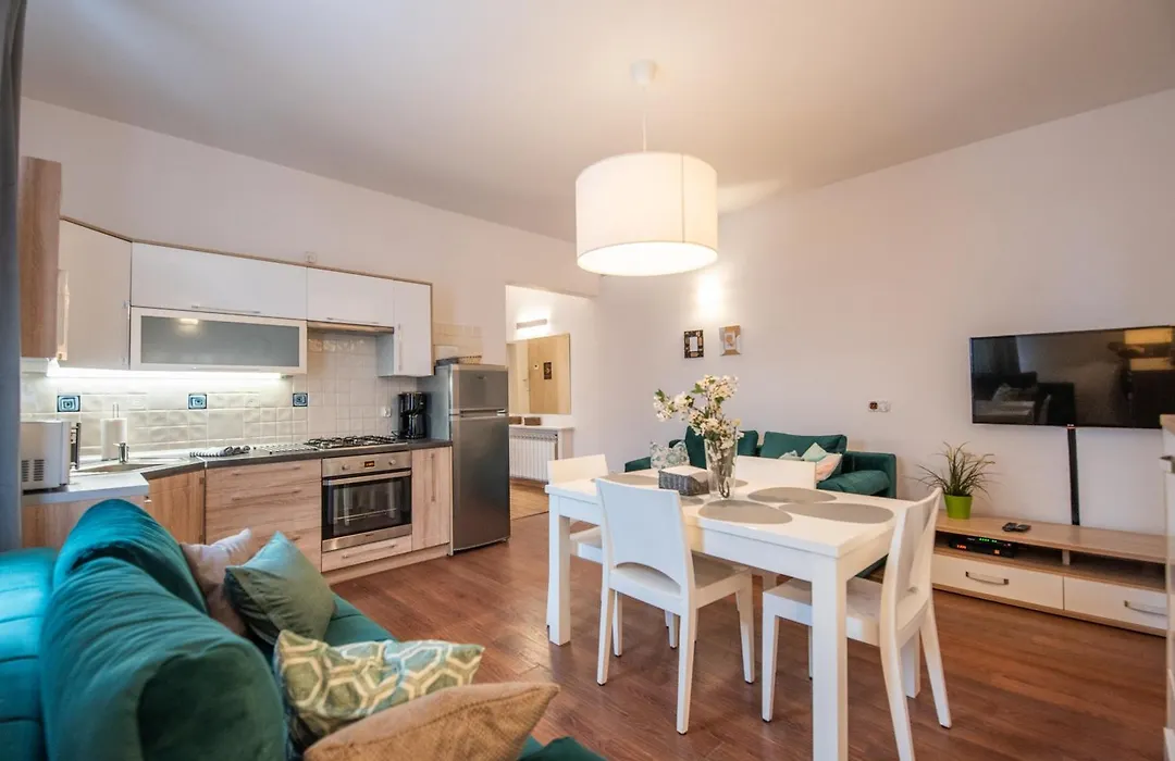 Hue Kaleidoscope 1Br For 6 - Next To Train Station-1