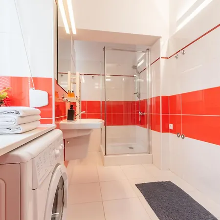 Hue Kaleidoscope 1Br For 6 - Next To Train Station-3