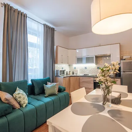 Hue Kaleidoscope 1Br For 6 - Next To Train Station-2